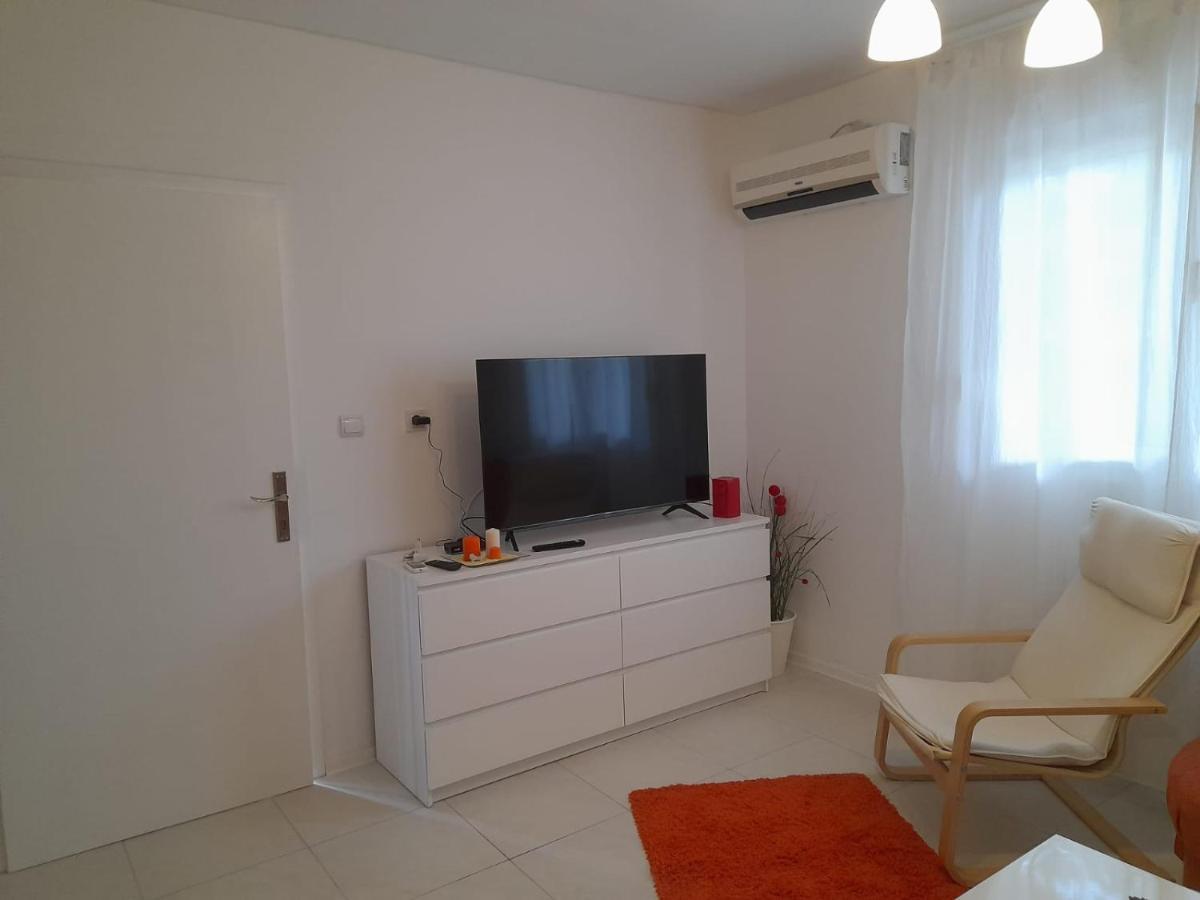 Apartmani Hermes ヤドリヤ エクステリア 写真