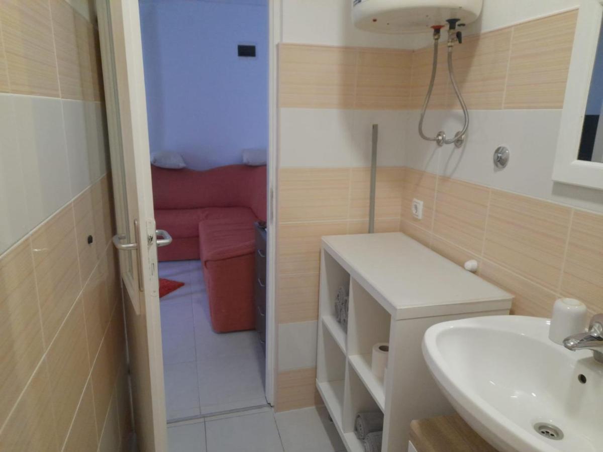 Apartmani Hermes ヤドリヤ エクステリア 写真