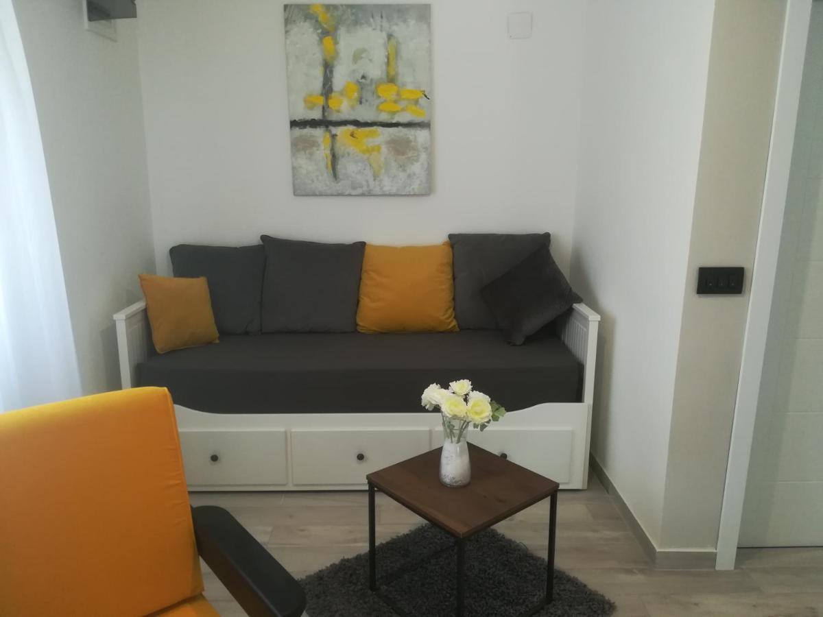 Apartmani Hermes ヤドリヤ エクステリア 写真