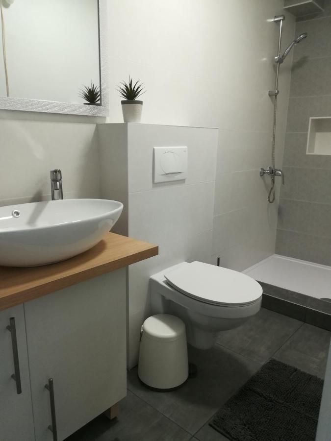 Apartmani Hermes ヤドリヤ エクステリア 写真