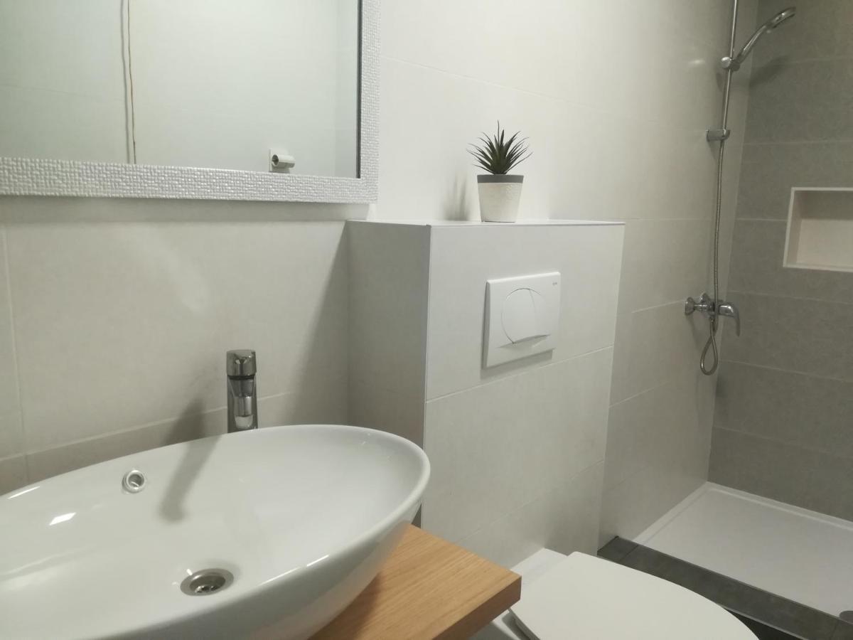 Apartmani Hermes ヤドリヤ エクステリア 写真