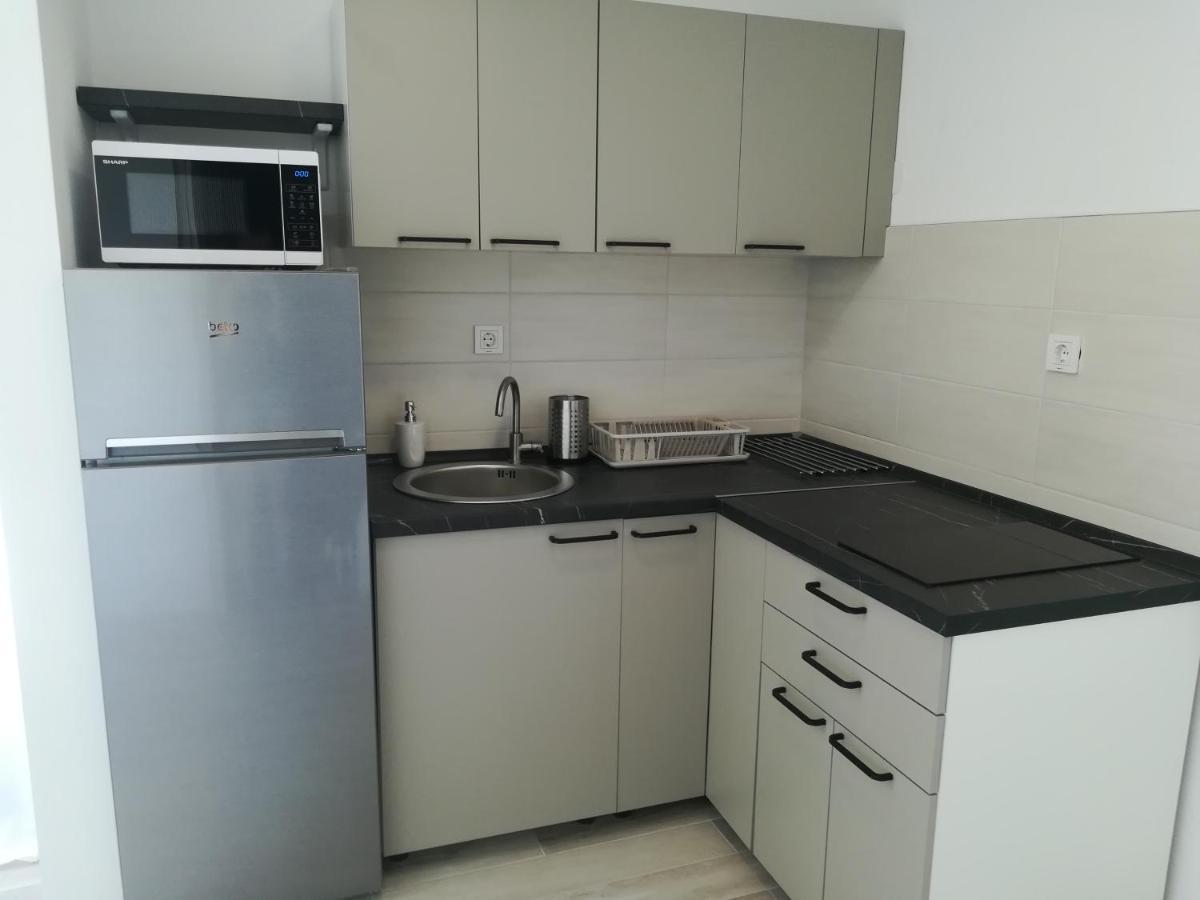 Apartmani Hermes ヤドリヤ エクステリア 写真
