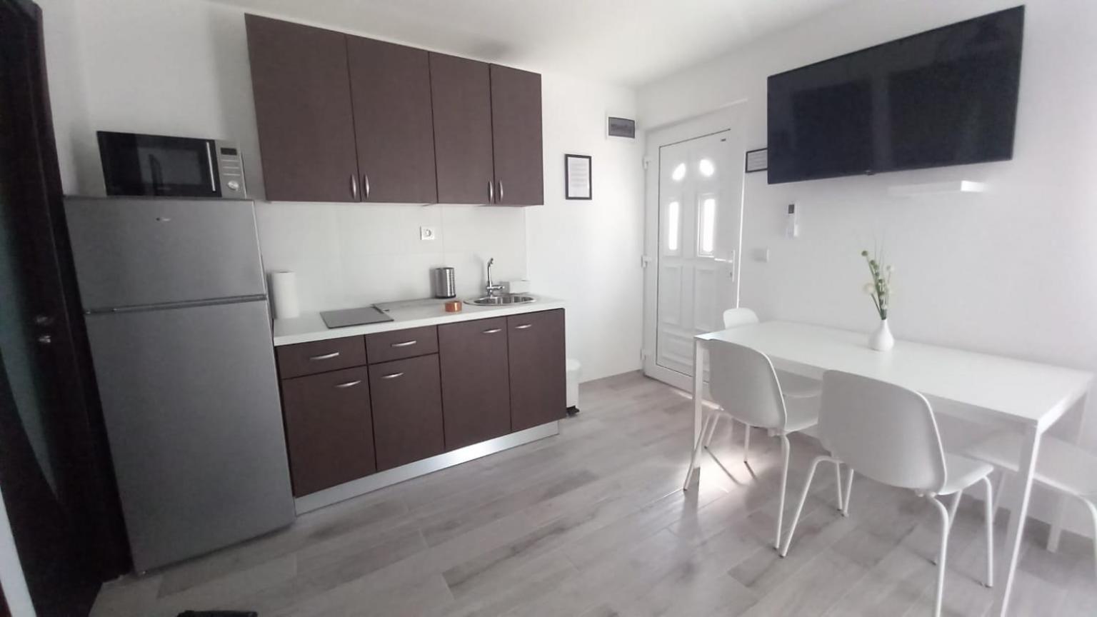 Apartmani Hermes ヤドリヤ エクステリア 写真