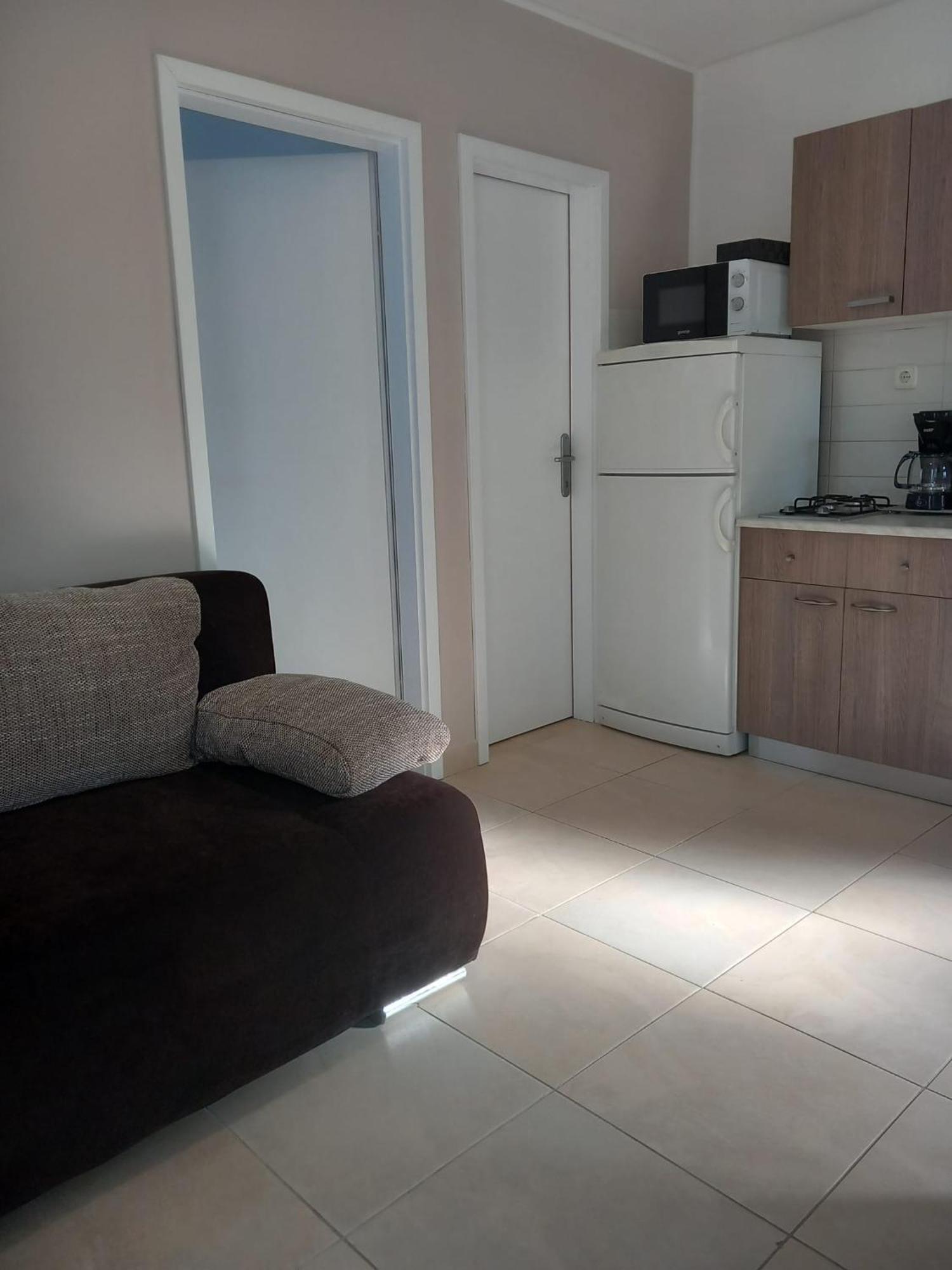 Apartmani Hermes ヤドリヤ エクステリア 写真