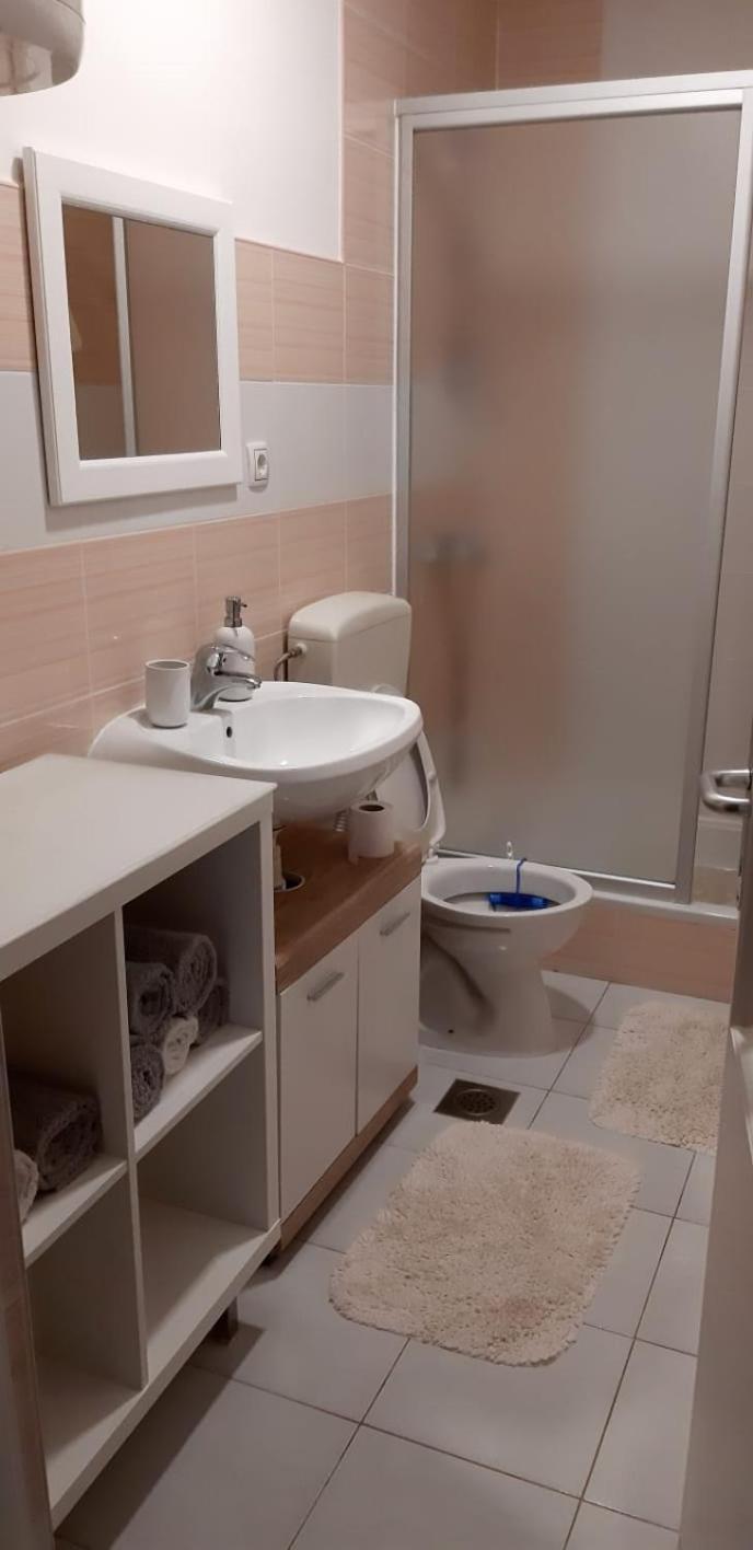Apartmani Hermes ヤドリヤ エクステリア 写真
